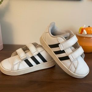 Adidas Grand Court gender neutral Velcro sneakers sz 9